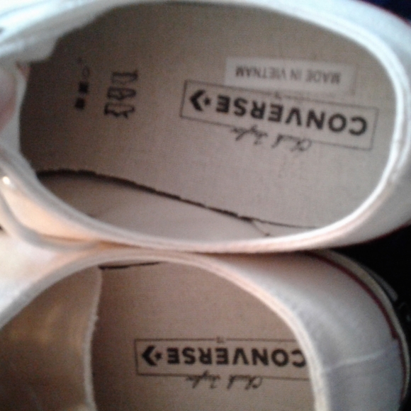 Chuck Taylor Unisex Converse Sneakers - Picture 7 of 8